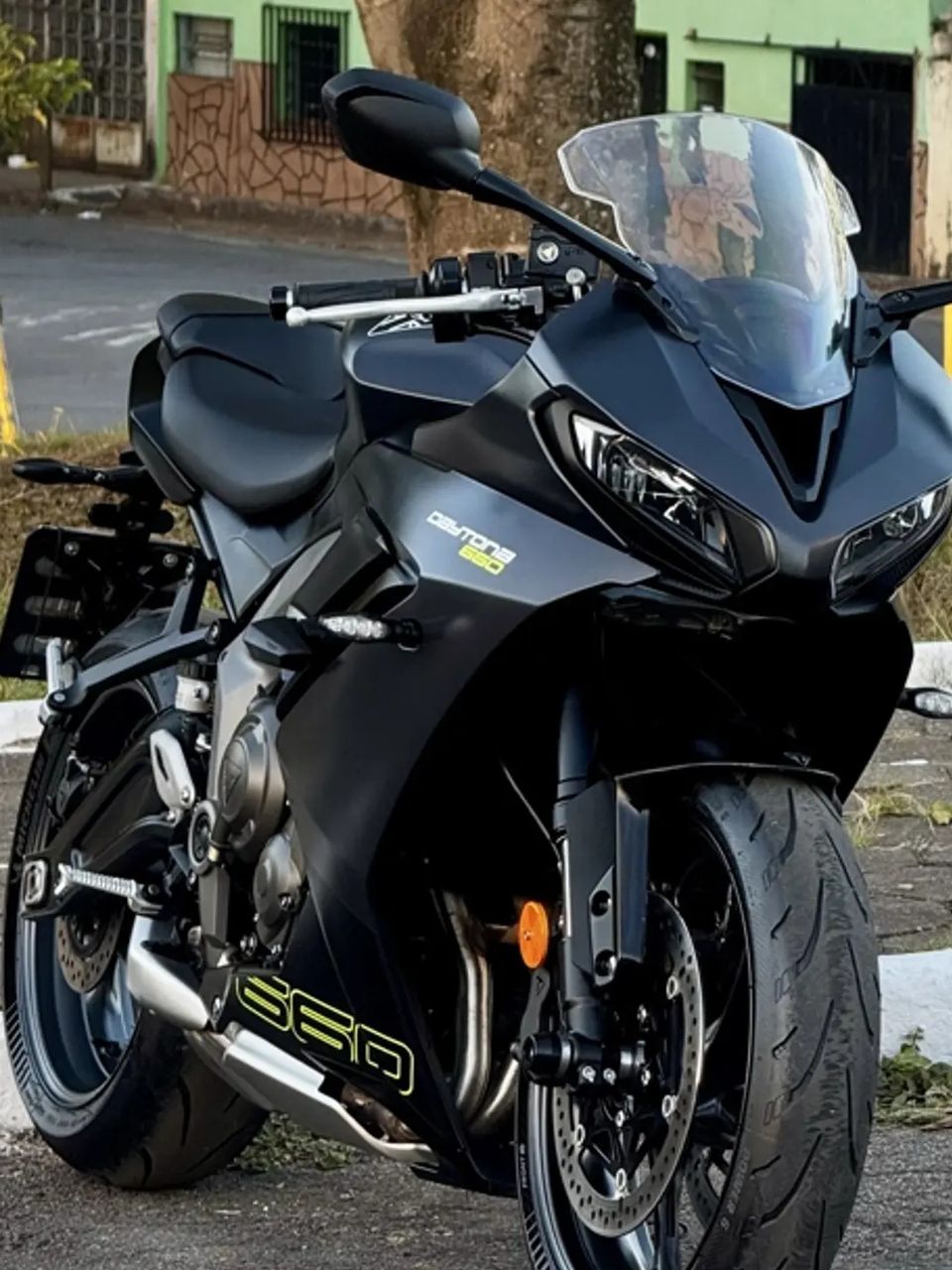 TRIUMPH DAYTONA 660